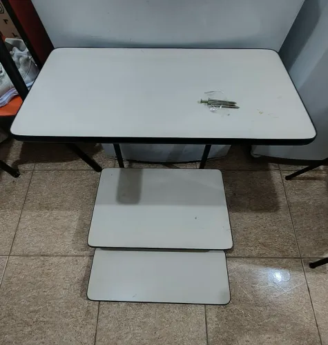 Escrivaninha de Parede, com bandeja para Teclado e Mouse 