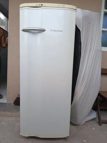 Geladeira Eletrolux 280 litros 