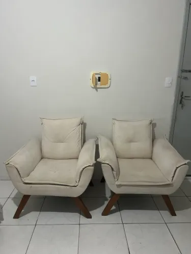 Vende-se duas poltronas