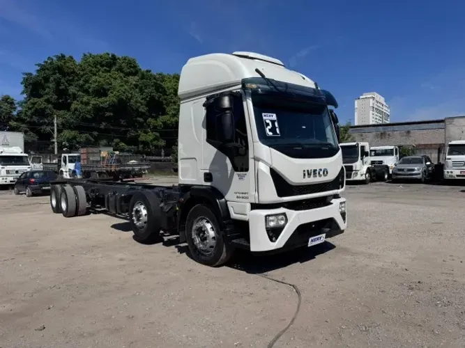 IVECO/ TECTOR 240E30 ANO 2021 BITRUCK 8X2 UNICO DONO AUT AR COND. CAB LEITO CHASSI 11M