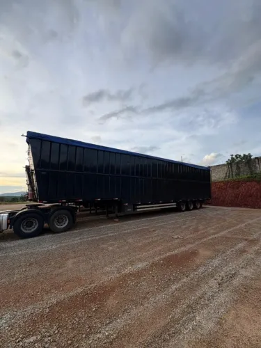 Carreta SAO PEDRO LS Rebaixada Baú Carvoeiro ( Carvão ) 2026