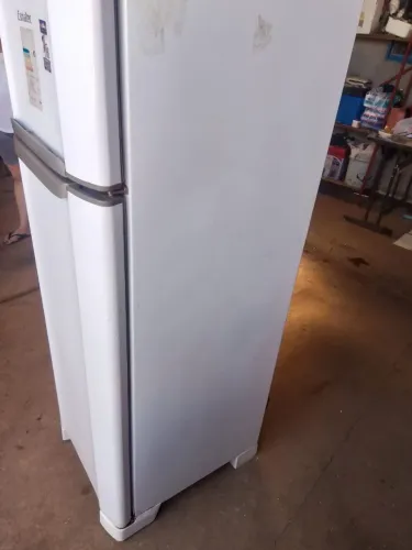 Vende-se geladeira fucionado perfeitamente 