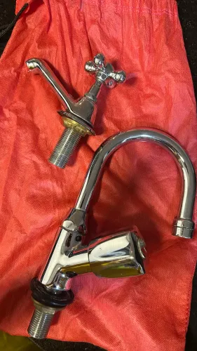 2 Torneiras metal bancada para lavatório e tanque