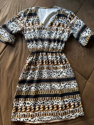 Vestido de onça com corrente
