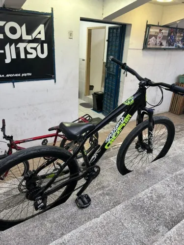 Bicicleta Gios Br aro 26 montada para manobras