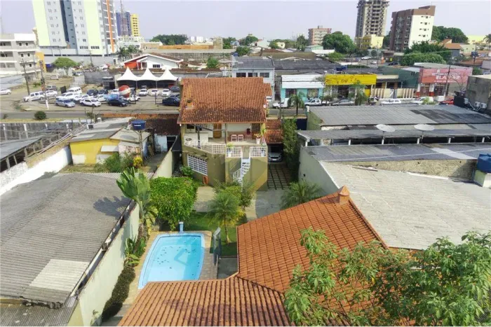 Sobrado com ponto comercial na Av. José Vieira Caúla