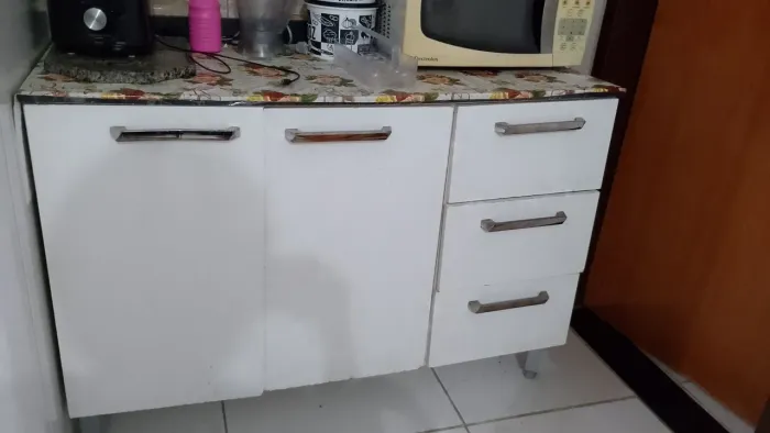 Balcão de cozinha pode ser usado na pia