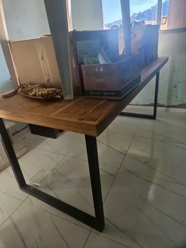 Mesa de madeira maciça