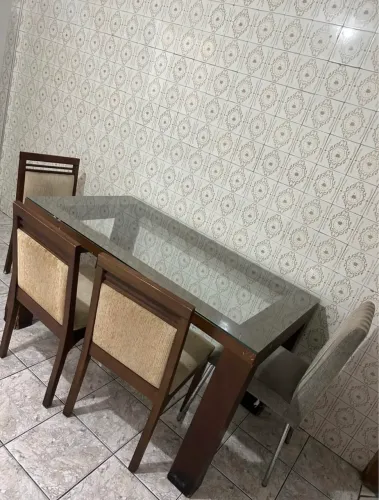 Mesa de Jantar com Tampo de Vidro