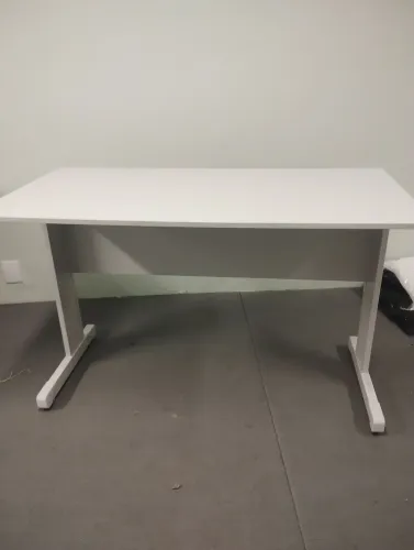 Mesa Escritório Sem gaveta .