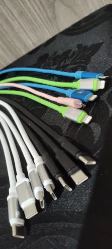 Cabos para recarregar celular