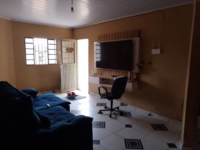 VENDO EXCELENTE CASA NO RESIDENCIAL ALVORADA INTERESSADOS CHAMAR NO WHATSAPP 61- *