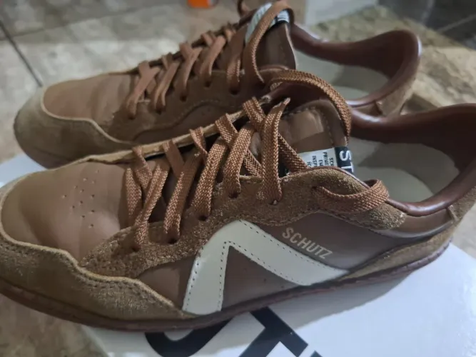 tênis schutz modelo st 001, na cor marrom, tamanho 37.