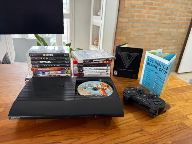 PlayStation 3 Super Slim Completo + 3 Controles + PlayStation Move + jogos
