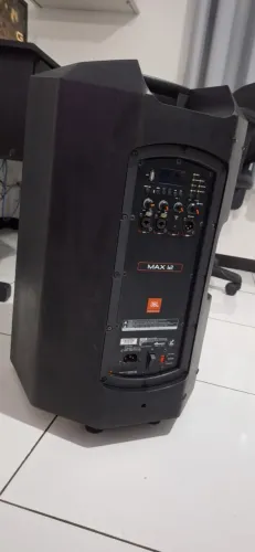 Caixa amplificadora JBL