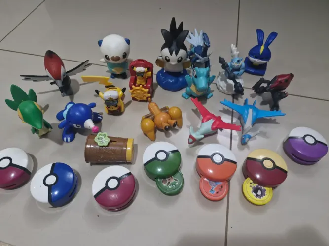 Coleção de Figuras Pokémon Go - 23 unidades- usados ( no estado)