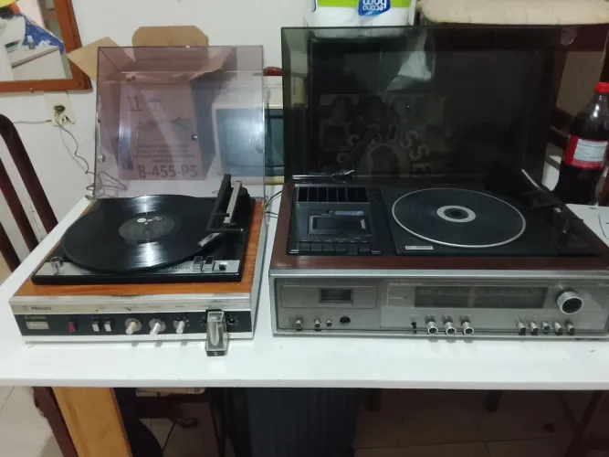  Lote 2 Rádio/vitrola Philips 