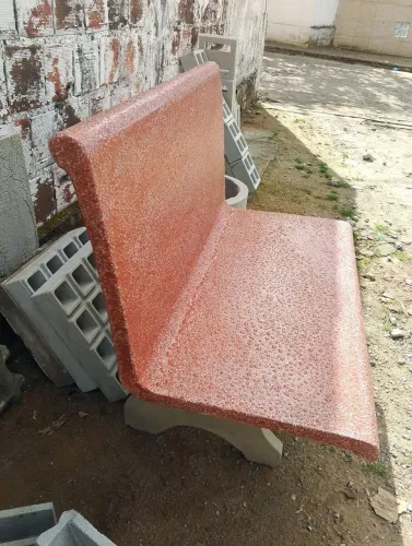 Banco de granillite com encosto