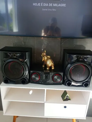 Vendo som LG 810 watts,  Em perfeito estado. Motivo da venda estou reformando a casa .