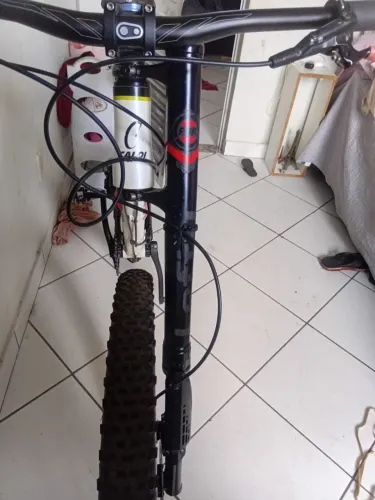 Bicicleta Caloi elite FS com suspensão lefty 