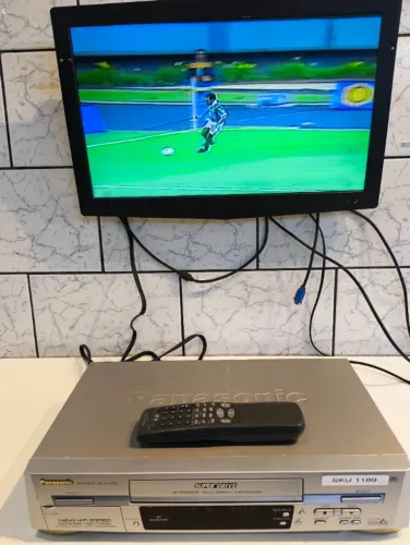 VIDEO CASSETE PANASONIC  NV´FJ615 BIVOLT +CONTROLE REMOTO + 3 FITAS VHS USADAS DE BRINDE 