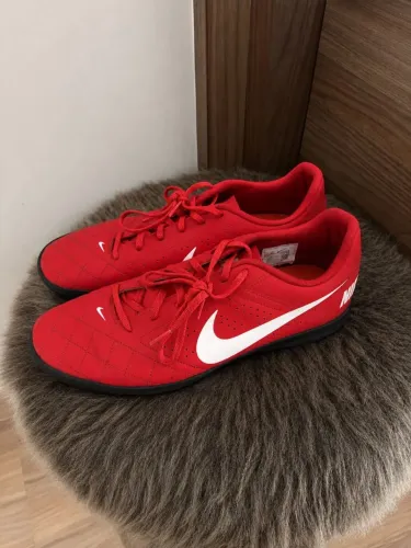 Chuteira Society Nike Vermelha Original - Conforto e Estilo para o Seu Jogo