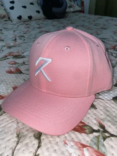 Boné Rosa Claro e Branco