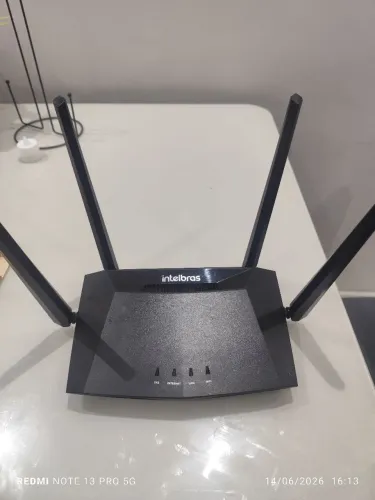 Roteador Dual Band Wifi W5 1200g Porta Gigabit 4 Antenas Intelbras Cor Preto