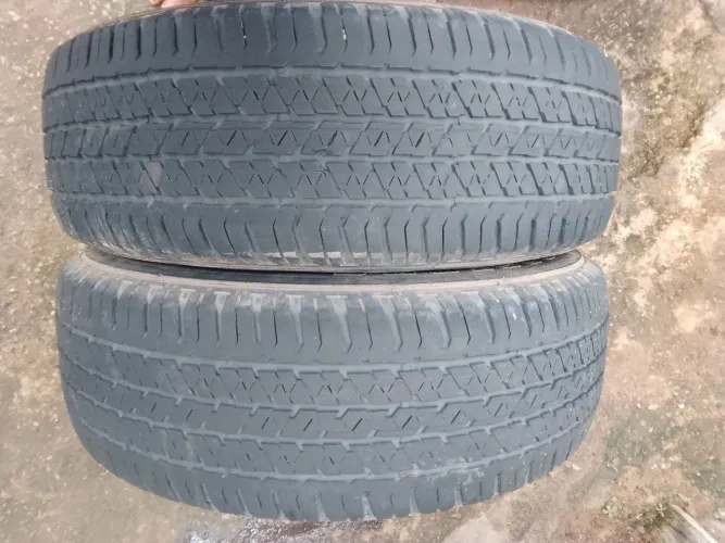 Vende-se 2 pneus aro 16 perfil 215/65R16 