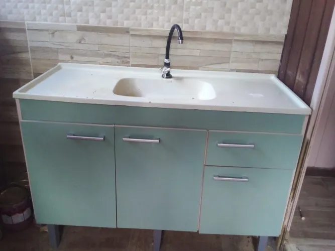Vende-se balcão de cozinha com pia