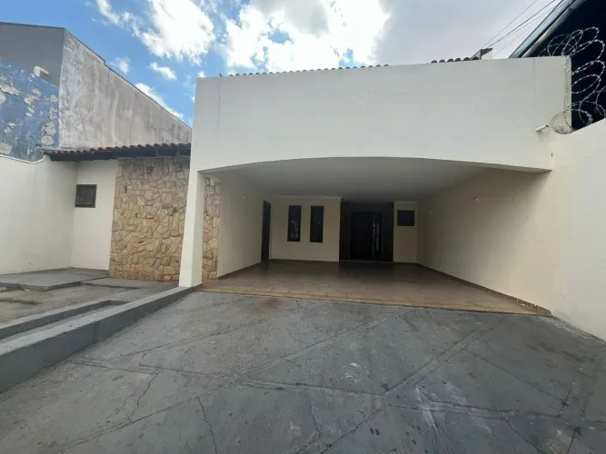 Casa para locação residencial e/ou comercial na Getúlio Vargas
