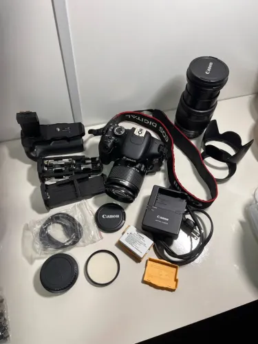 Canon T3i + kit completo e acessórios