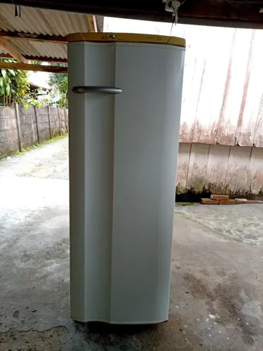 Geladeira Eletrolux 300 litros funcionando perfeitamente