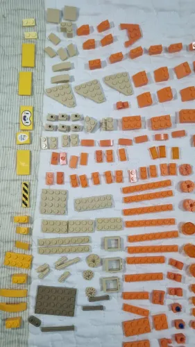 Lote com 300 peças de LEGO - Tons amarelo, bege, creme e laranja