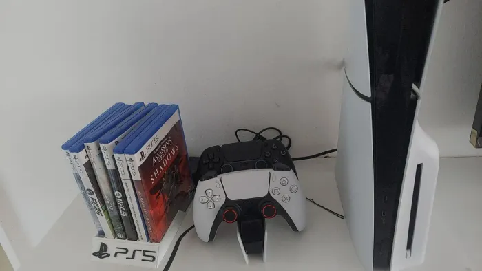 PS5 + 2 Controles + Carregador + 12 jogos