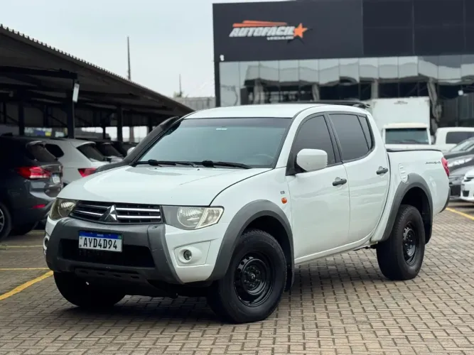 Mitsubishi L200 Triton Savana 3.2 CD TBI Dies. Mec. 2014
