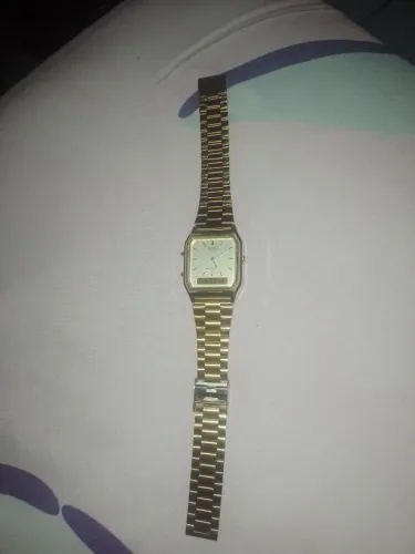 Relógio Casio dourado