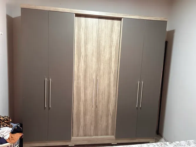 Vende-se guarda roupa 6 portas 