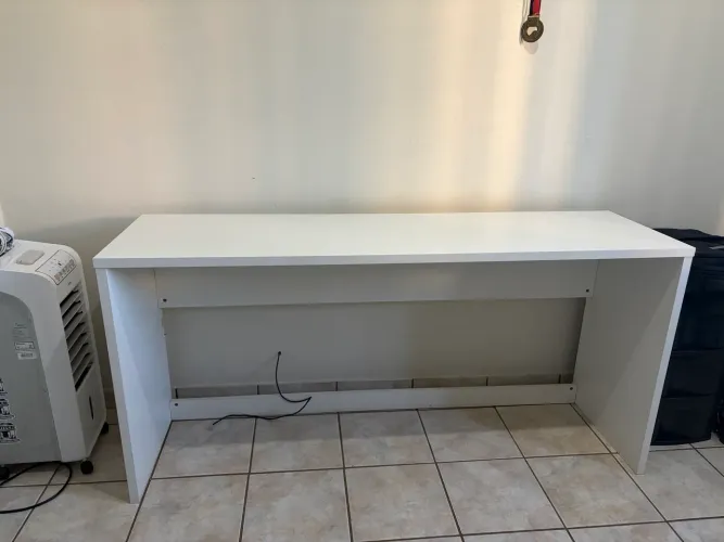 Mesa de escritório branca 