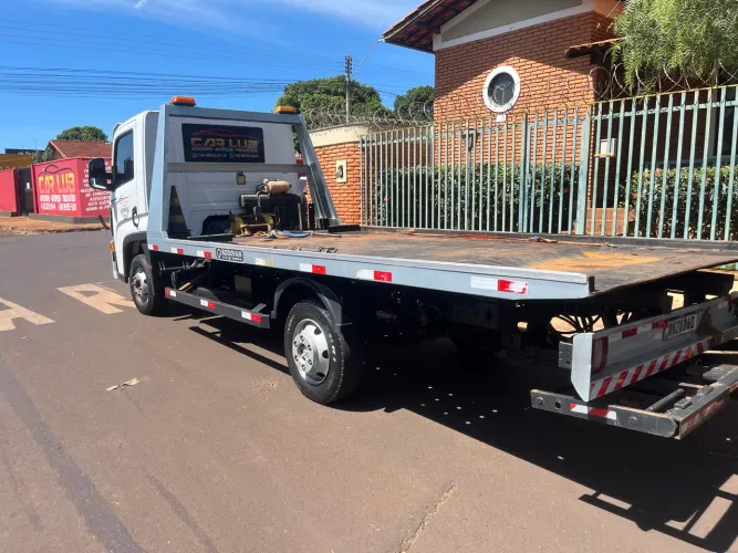 Caminhão plataforma 5m  com asa delta  delivery express 2020