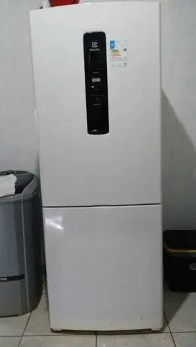 Vendo geladeira semi nova