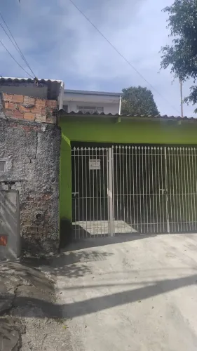 casa com um quarto pequeno