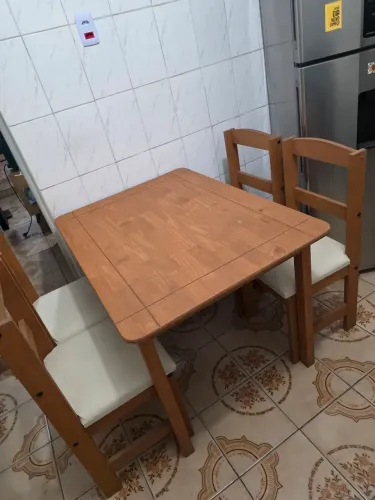 Mesa madeira maciça 1,10 x 0,80 perfeito estado!