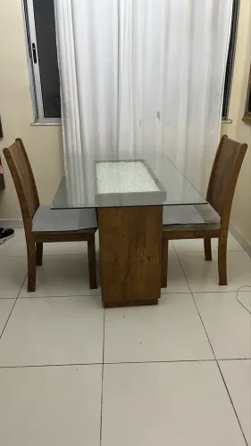 Vendo mesa de vidro com base em madeira