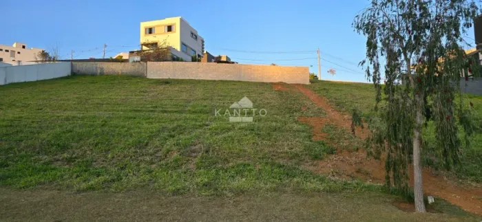 Terreno no Condomínio Alphaville I - R$270.000,00 - Área de lazer Completa