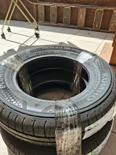 Vendo pneus aro 165 70 R13 79T
