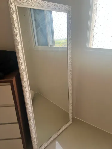 Espelho com moldura patina branco