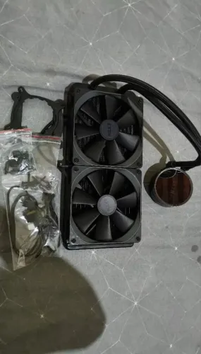 Vende seminovo NZXT Kraken X62 280mm - AIO RGB CPU Liquid Cooler - RL-KRX62-