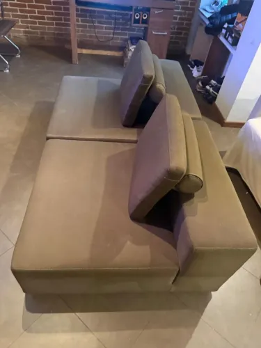 Sofá está á disposicao 