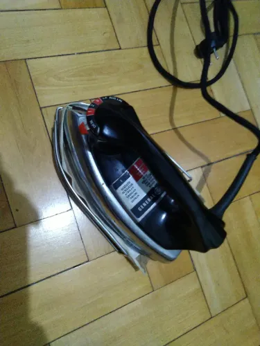 Ferro de Passar roupa antigo General Eletric